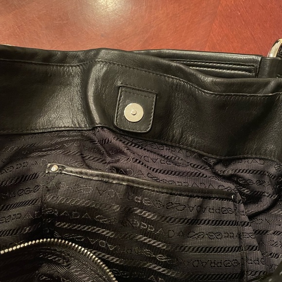 Prada Vitello Daino Soft Leather Black Hobo Handbag With Two Side Pockets - Picture 3 of 9